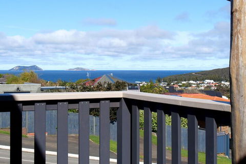 Oceans Islands & Whales - Getaway Accommodation 6