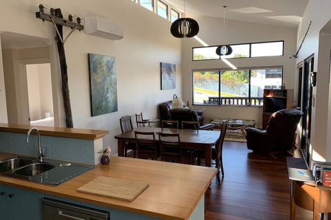 Oceans Islands & Whales - Getaway Accommodation 4