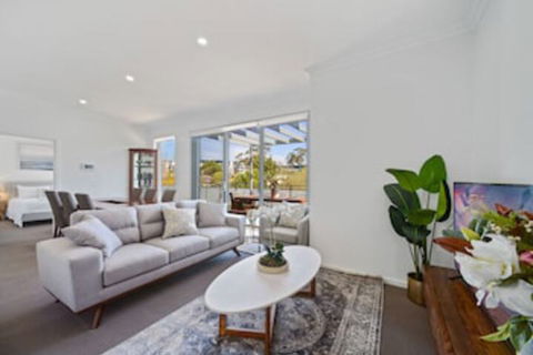 HomeHotel Luxurious 3 Bedrooms - Getaway Accommodation 0