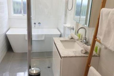 House On Garden - Getaway Accommodation 0