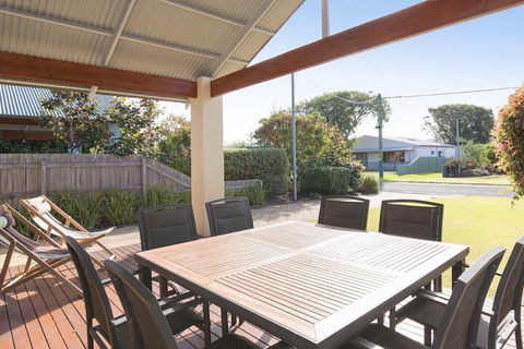 Footsteps From The Bay - Getaway Accommodation 6