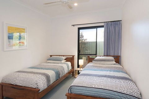 Footsteps From The Bay - Getaway Accommodation 1