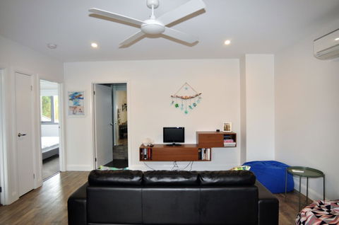 Sunnyside Surf Side - Getaway Accommodation 1
