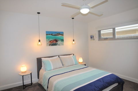 Sunnyside Surf Side - Getaway Accommodation 4
