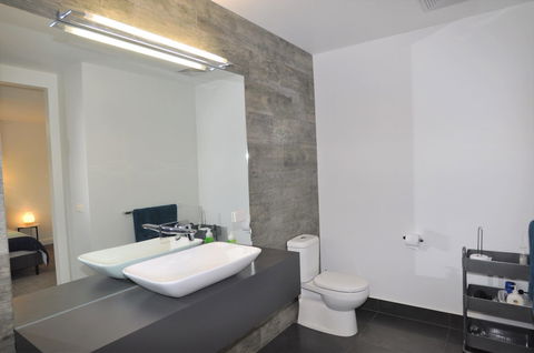 Sunnyside Surf Side - Getaway Accommodation 0