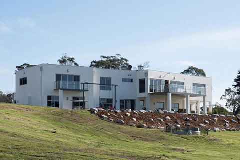Paradise Point Tamar Valley Residence With Pool - Getaway Accommodation 4