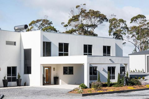 Paradise Point Tamar Valley Residence With Pool - Getaway Accommodation 1