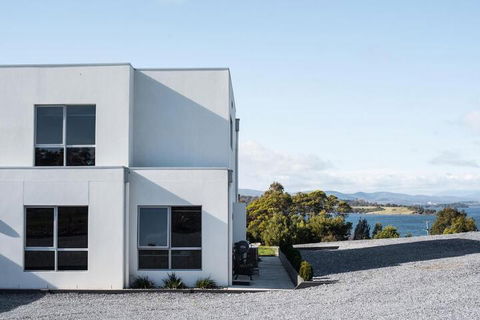 Paradise Point Tamar Valley Residence With Pool - Getaway Accommodation 7