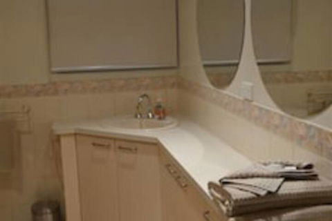 Bancroft Views Apartments - Getaway Accommodation 4