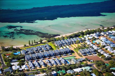 Regency Beach Club - Getaway Accommodation 1