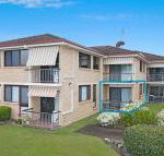 2 / 8 Banks Avenue Easy walk to Tweed Heads Bowls club - Getaway Accommodation