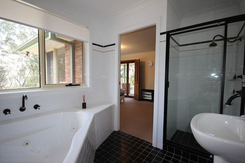 Highland View - Getaway Accommodation 2