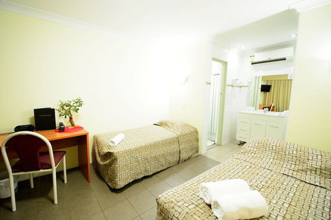 Liberty Plains Motor Inn - Getaway Accommodation 6