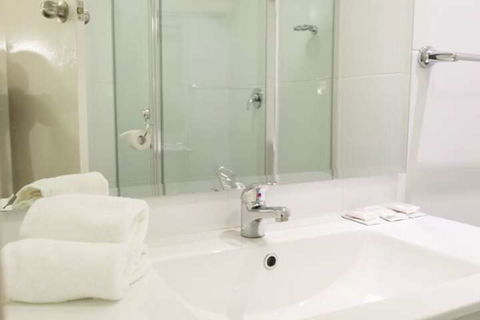 Liberty Plains Motor Inn - Getaway Accommodation 5