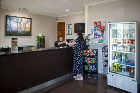 Highlander Motor Inn & Apartments - Getaway Accommodation 4
