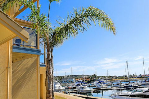 The Marina Hotel - Getaway Accommodation 2