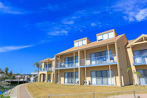 The Marina Hotel - Getaway Accommodation 3
