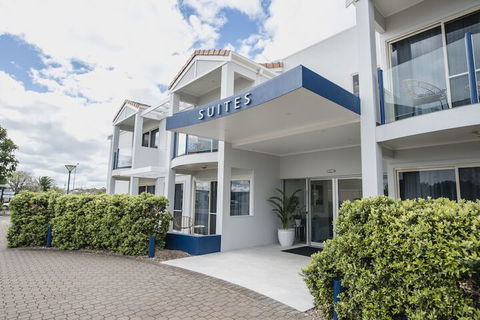 The Marina Hotel - Getaway Accommodation 6
