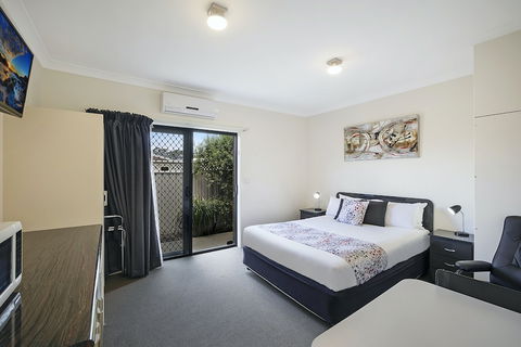 Hamilton Lakeside Motel - Getaway Accommodation 4