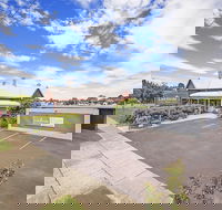 Hamilton Lakeside Motel - Getaway Accommodation