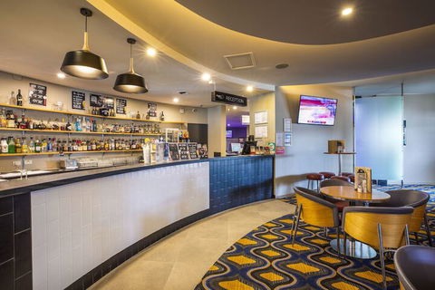 Nightcap At Carlyle Hotel - Getaway Accommodation 1