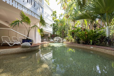 The White House Port Douglas - Getaway Accommodation 5