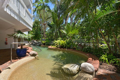 The White House Port Douglas - Getaway Accommodation 6