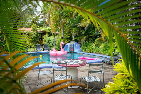 Pink Flamingo Resort - Getaway Accommodation 1