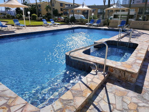 Southern Cross Beachfront Holiday Apartments - Getaway Accommodation 1