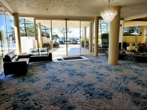Southern Cross Beachfront Holiday Apartments - Getaway Accommodation 6