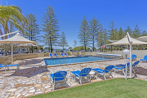 Southern Cross Beachfront Holiday Apartments - Getaway Accommodation 2