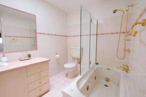 Whitesbeach Guesthouse - Getaway Accommodation 2