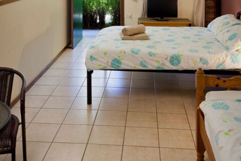 Woolshed Eco Lodge - Getaway Accommodation 5