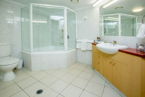 Springwood Tower Apartment Hotel - Getaway Accommodation 4