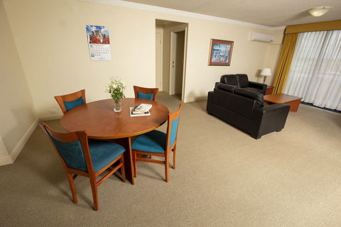 Springwood Tower Apartment Hotel - Getaway Accommodation 6