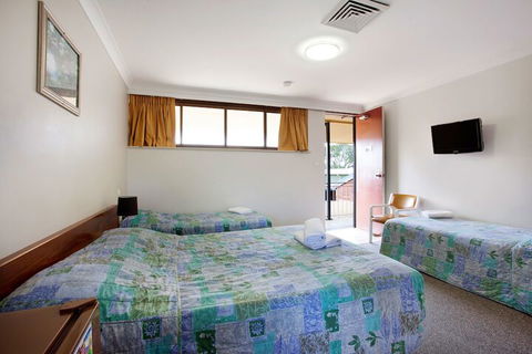 Vale Hotel - Getaway Accommodation 3