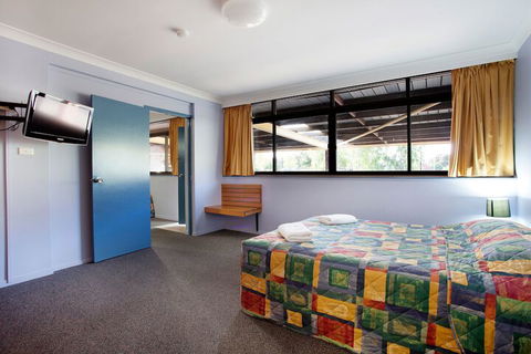 Vale Hotel - Getaway Accommodation 6