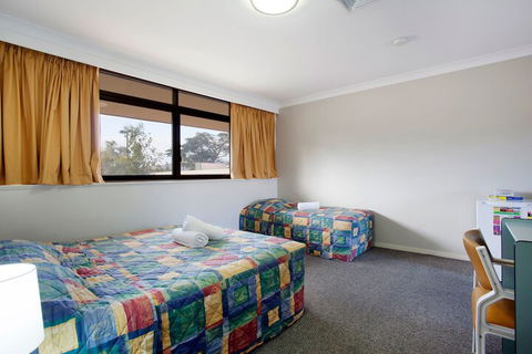 Vale Hotel - Getaway Accommodation 5