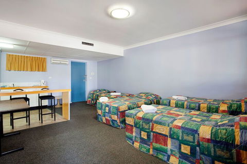 Vale Hotel - Getaway Accommodation 7
