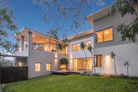 Calm Waters - Getaway Accommodation 2