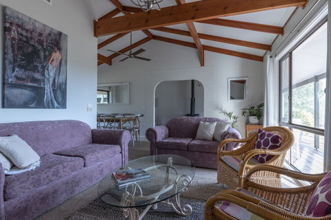 Hermitage Hideaway Homestead & Cottage - Getaway Accommodation 6