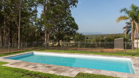 Hermitage Hideaway Homestead & Cottage - Getaway Accommodation 3
