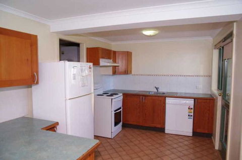 Beachfront 5 25 Willow Street - Getaway Accommodation 5