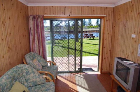 Beachfront 5 25 Willow Street - Getaway Accommodation 1