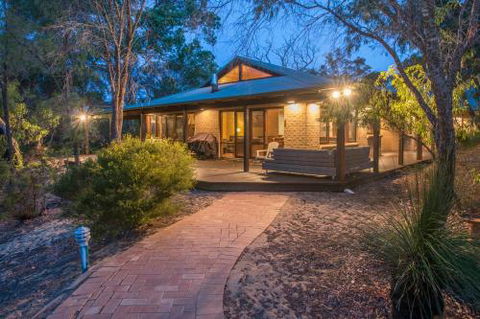 Peppi Pool Delight - Getaway Accommodation 2