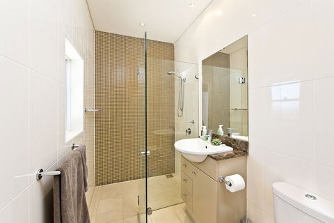 Harbourview Penthouse - Getaway Accommodation 6