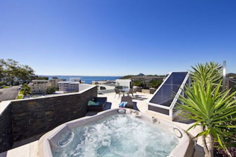 Harbourview Penthouse - Getaway Accommodation 0