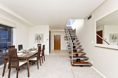 Harbourview Penthouse - Getaway Accommodation 3