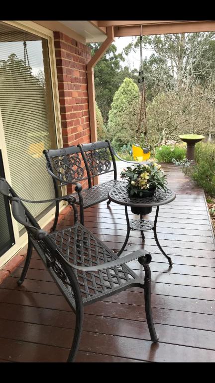 Holly Cottage - Getaway Accommodation 2