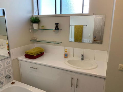 Hurstville Home With A View Comfort & Style - Getaway Accommodation 1
